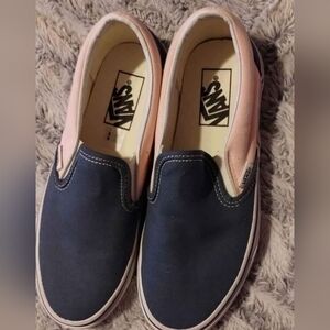 Women's size 8 Vans NWOT pink and navy blue